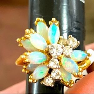 392363 18k diamond and Opal ring size 8.25